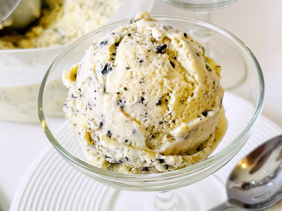 Homemade Cookies and Cream Ice Cream Recipe - Windy City Baker